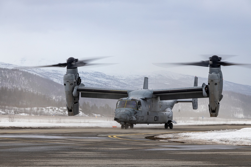 Commandant of the Marine Corps visits Marine Aircraft Group 29 in Norway