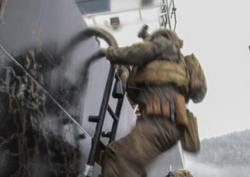 USCG MSRT trains in AE22