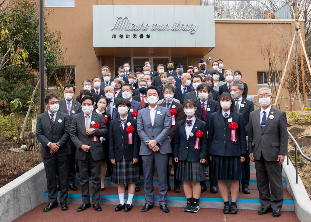 Mizuho Town Library re-opens, recognizes Yokota partnership