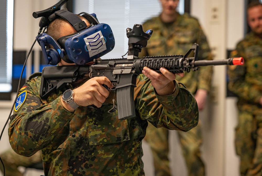 86 SFS provides VR training for HN partners