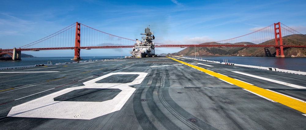 Makin Island Transits San Francisco Bay