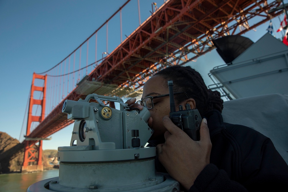 Makin Island Transits San Francisco Bay