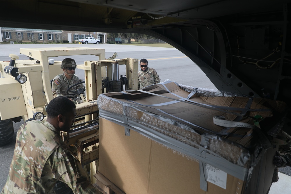Alpha Company Soldiers conduct logistics airlift training