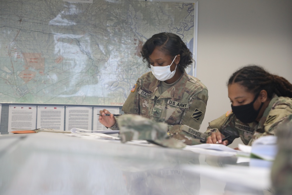 Alpha Company Soldiers conduct logistics airlift training