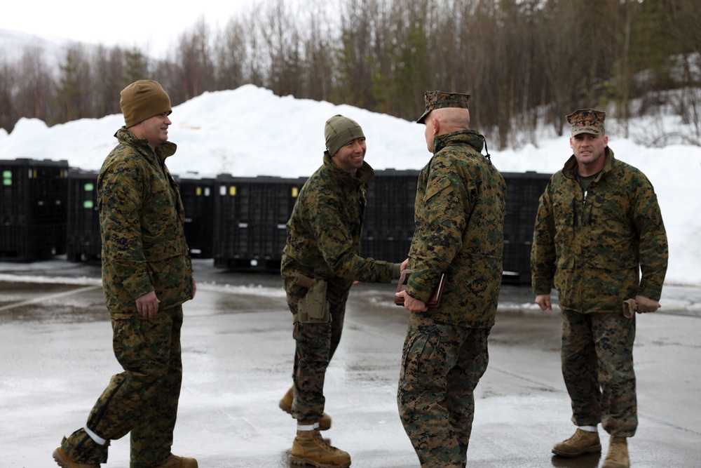 U.S. Marine Corps commandant, sergeant major visit air support Marines in Norway