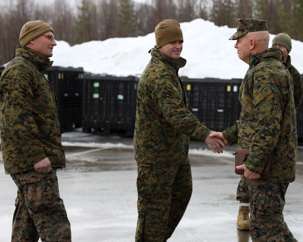 U.S. Marine Corps commandant, sergeant major visit air support Marines in Norway