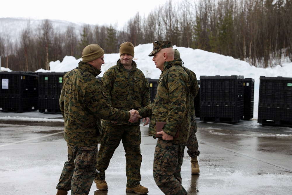 U.S. Marine Corps commandant, sergeant major visit air support Marines in Norway