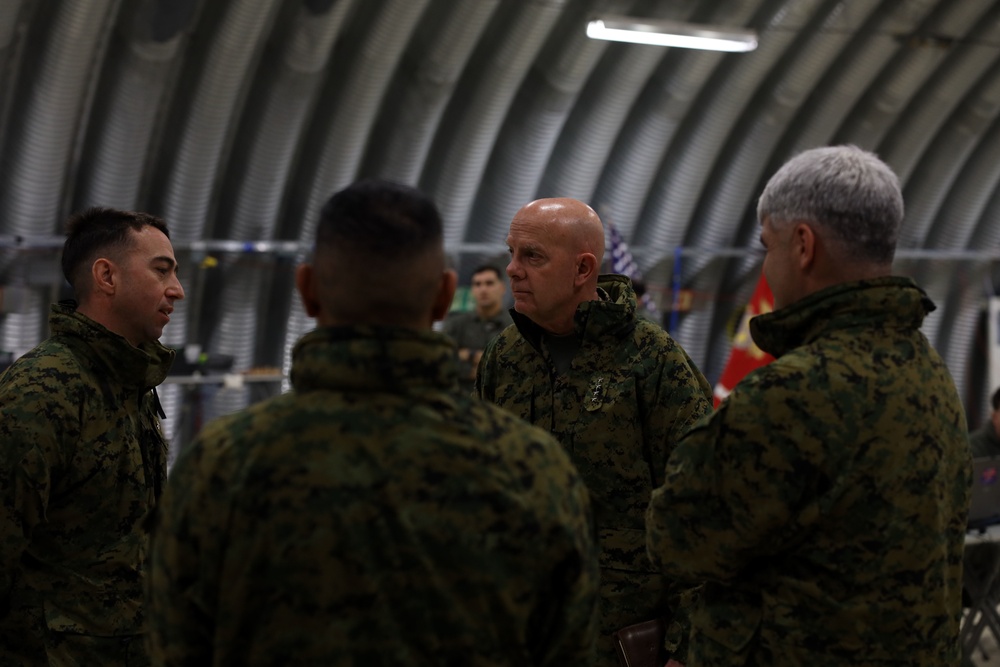 U.S. Marine Corps commandant, sergeant major visit air support Marines in Norway