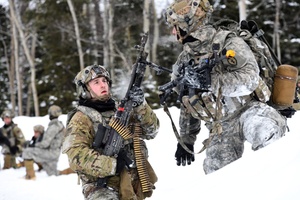 Senator visits Alaska troops training in California