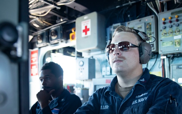 USS Barry Sailors operates Mk.38 255mm chain gun console