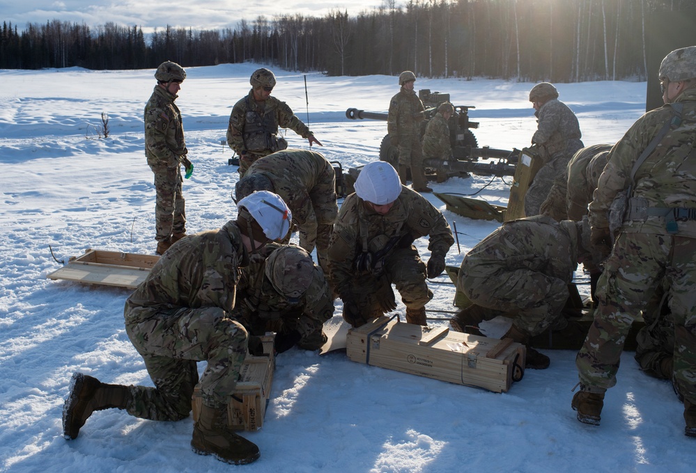 Spartan paratroopers conduct live-fire artillery training