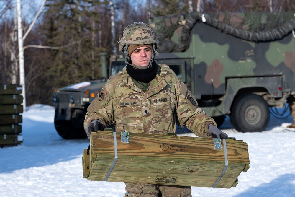 Spartan paratroopers conduct live-fire artillery training