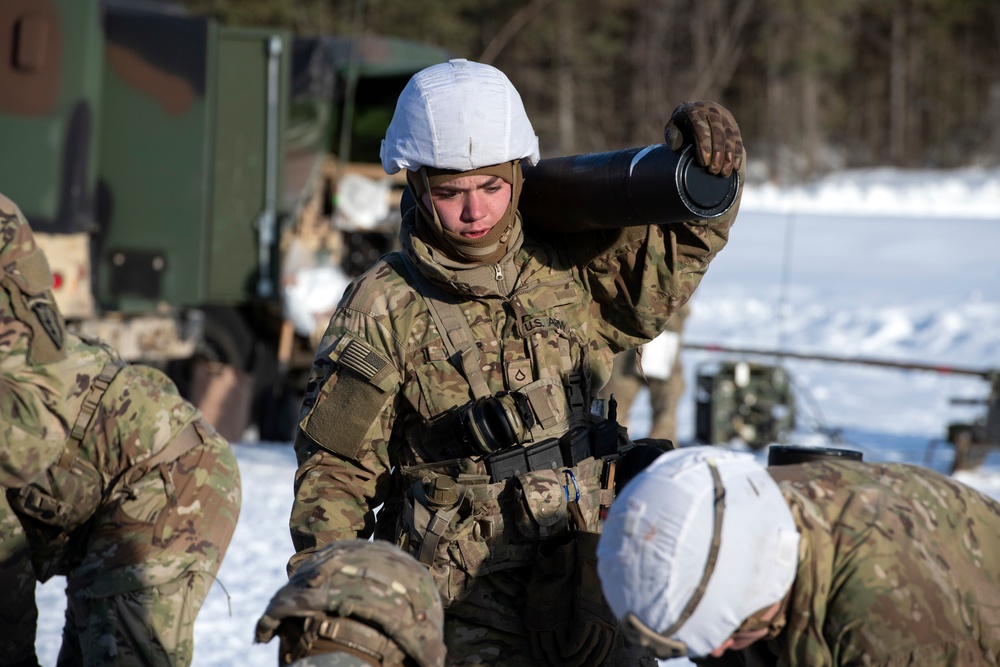 Spartan paratroopers conduct live-fire artillery training