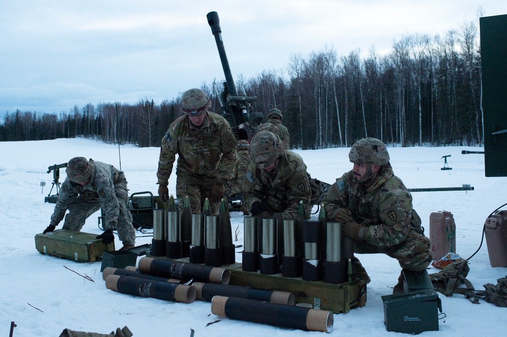 Spartan paratroopers conduct live-fire artillery training