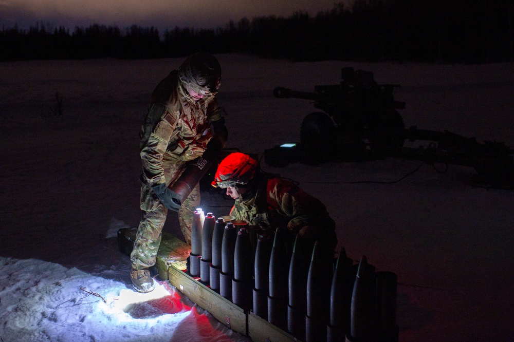 Spartan paratroopers conduct live-fire artillery training