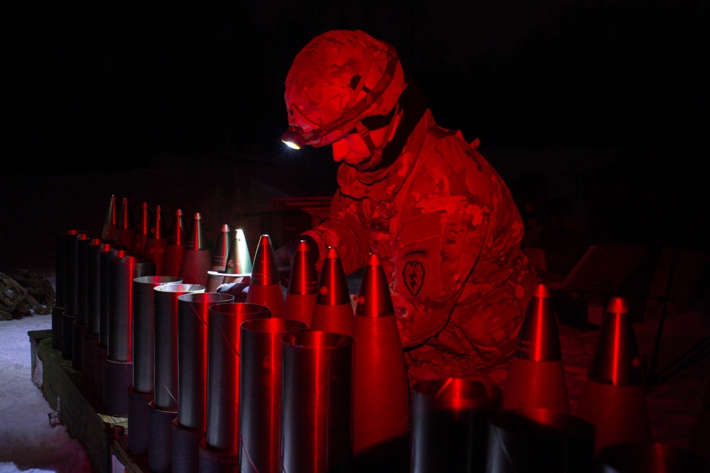 Spartan paratroopers conduct live-fire artillery training