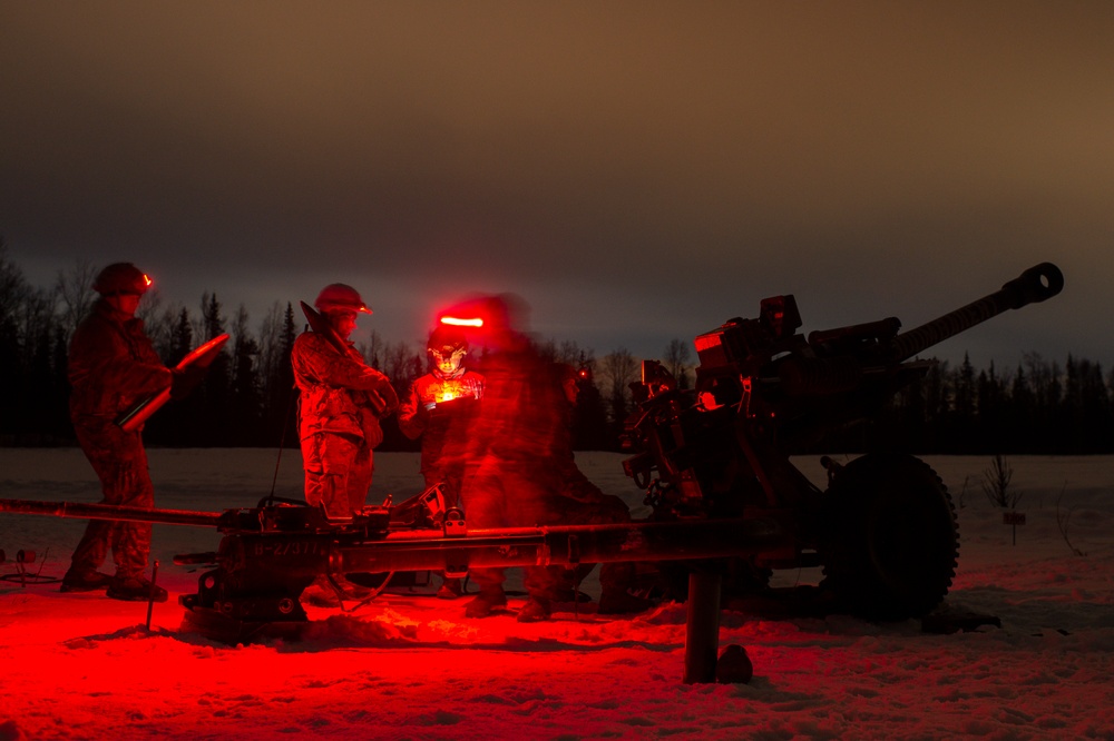 Spartan paratroopers conduct live-fire artillery training