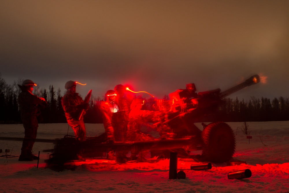 Spartan paratroopers conduct live-fire artillery training