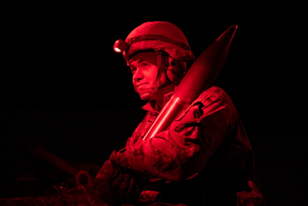 Spartan paratroopers conduct live-fire artillery training