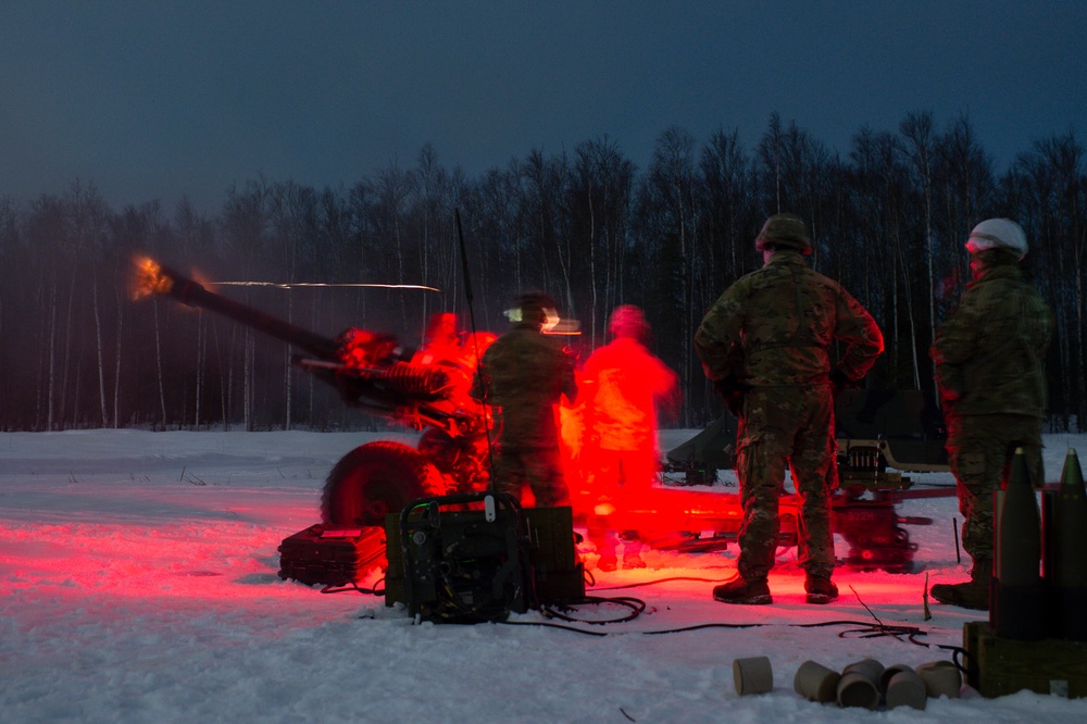 Spartan paratroopers conduct live-fire artillery training