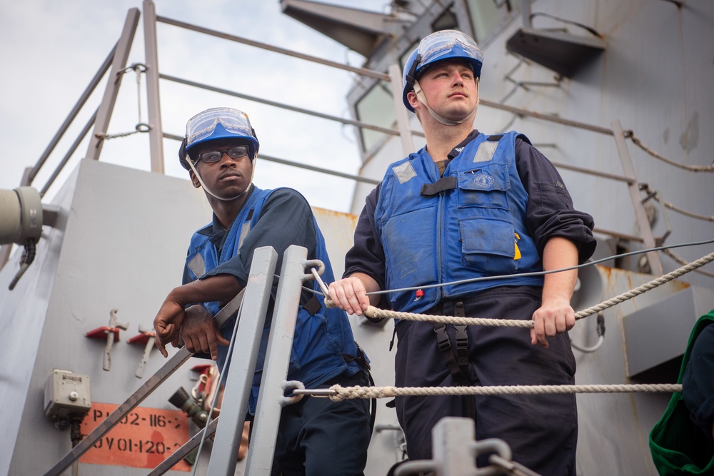 USS Momsen Replenishment at Sea