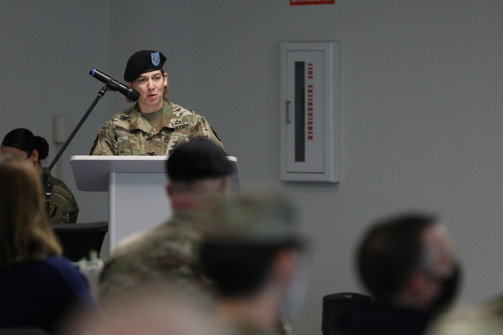 HHC, 1st Singal Brigade Welcomes New Company Commander