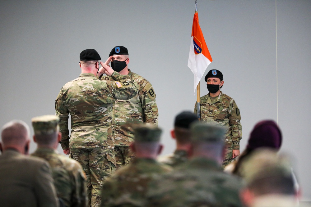 HHC, 1st Singal Brigade Welcomes New Company Commander