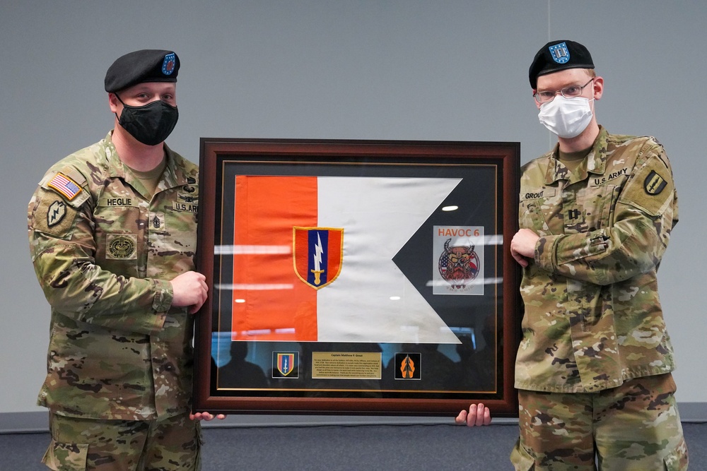 HHC, 1st Singal Brigade Welcomes New Company Commander