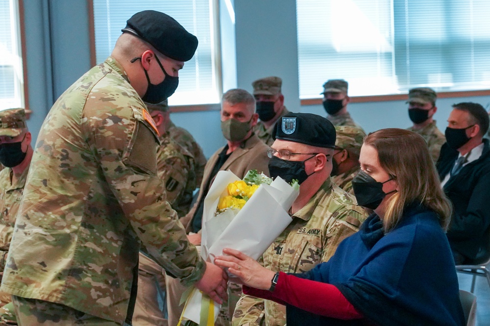 HHC, 1st Singal Brigade Welcomes New Company Commander