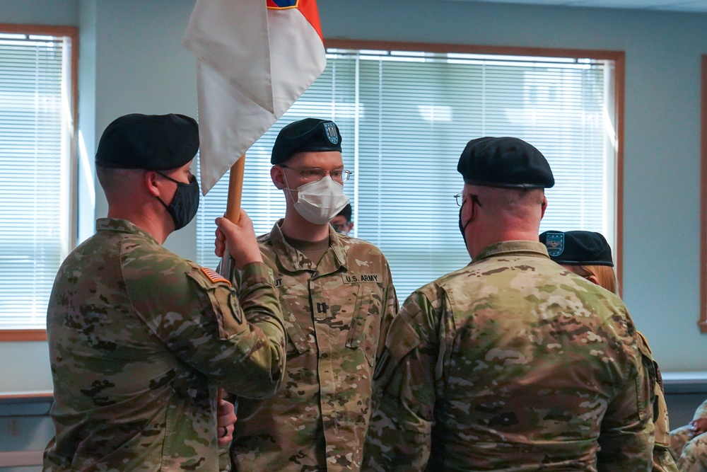 HHC, 1st Singal Brigade Welcomes New Company Commander
