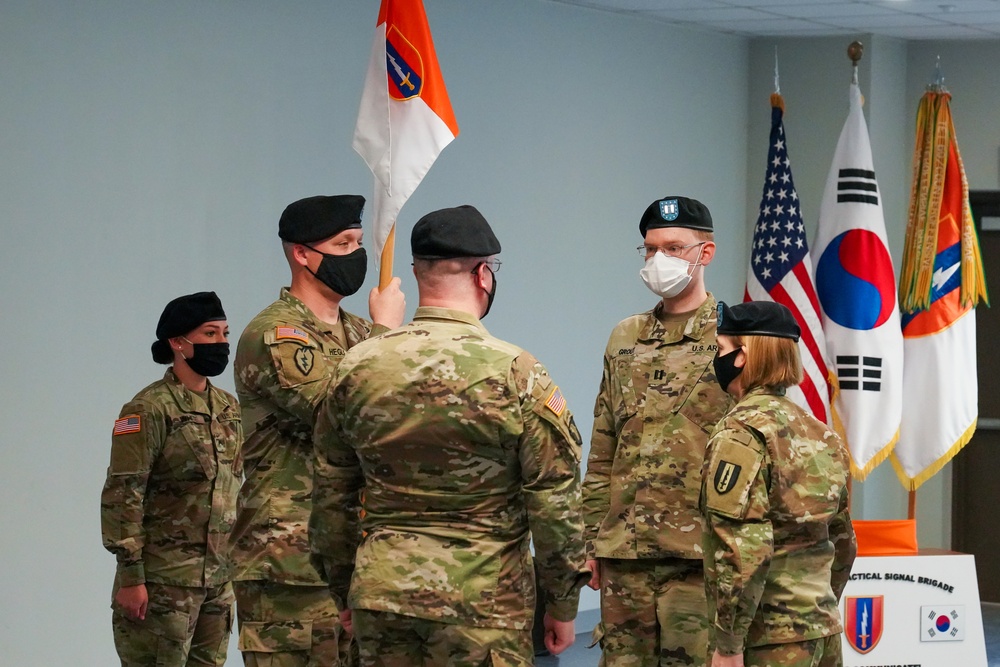 HHC, 1st Singal Brigade Welcomes New Company Commander