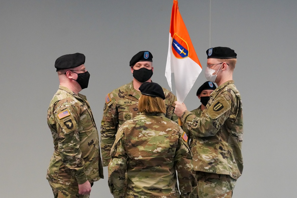 HHC, 1st Singal Brigade Welcomes New Company Commander