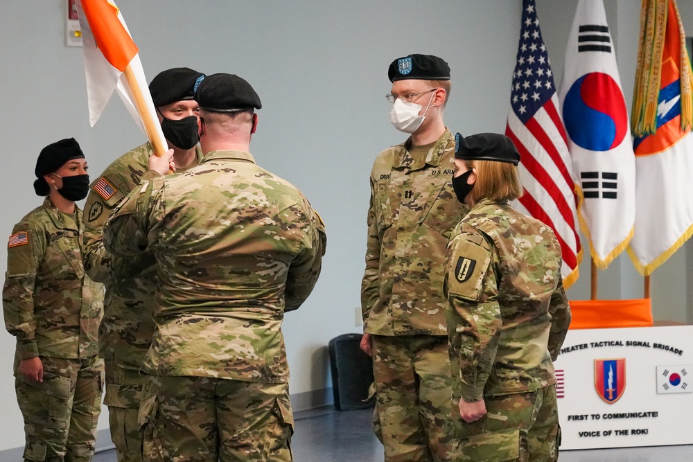 HHC, 1st Singal Brigade Welcomes New Company Commander