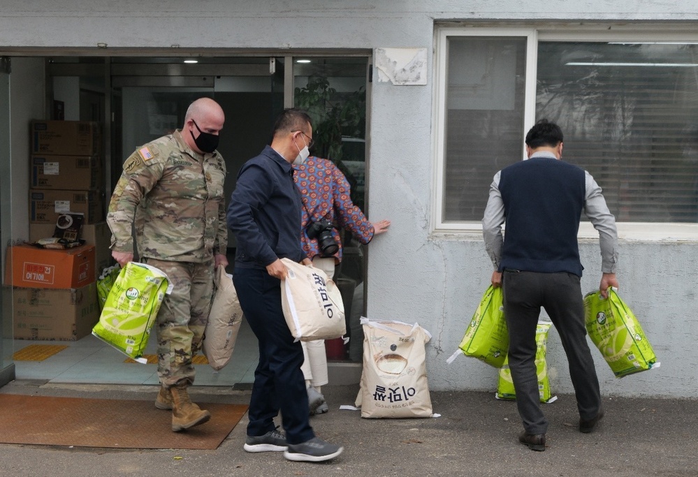 US special operations helps provide for South Korean orphanage