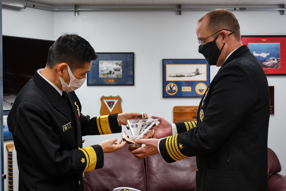 NAF Misawa CO Meets with JMSDF Admiral