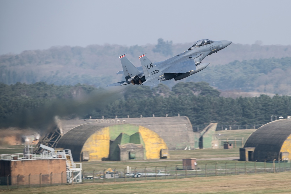 Air traffic controllers keep skies over RAF Lakenheath safe