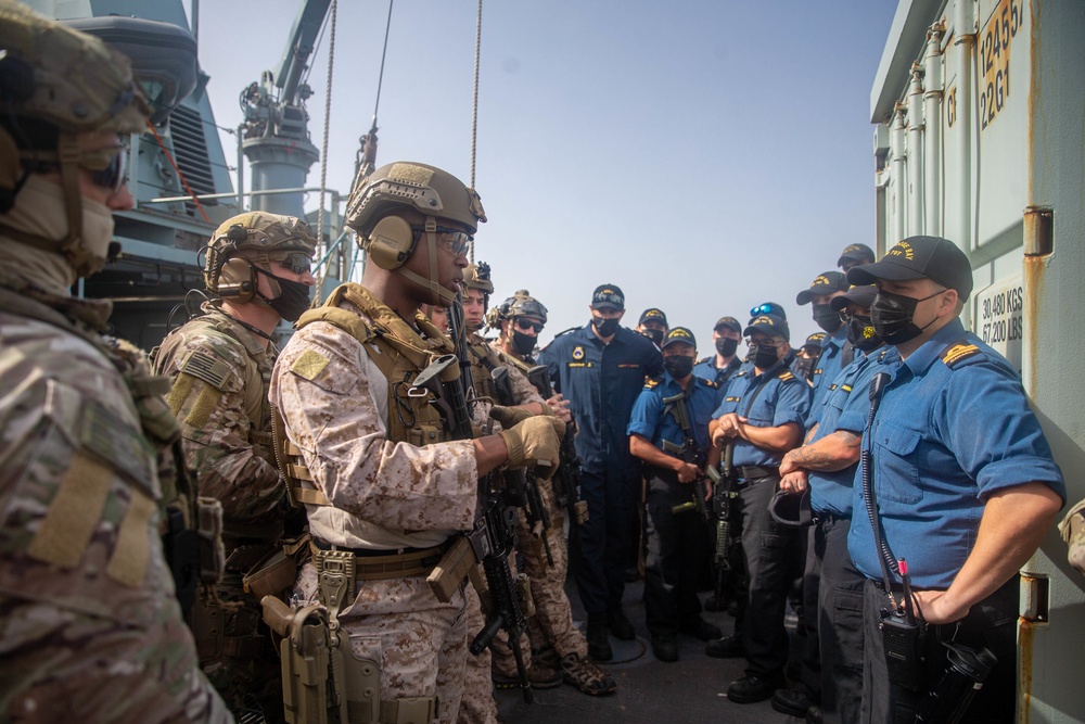 USMC and USCG Conduct Maritime Training with the Royal Canadian Navy.