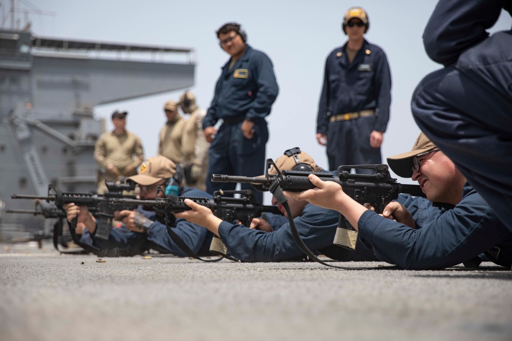 USS Hershel &quot;Woody&quot; Williams (ESB 4) Conducts Small-Arms Live-Fire Training