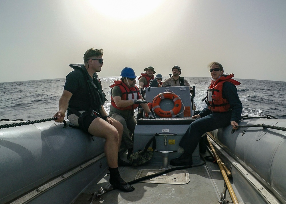 USS Hershel &quot;Woody&quot; Williams (ESB 4) Conducts Small Boat Operations