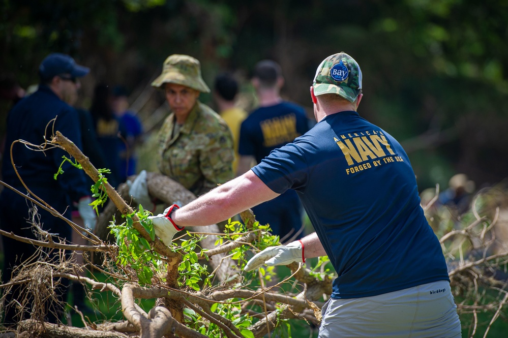 Frank Cable Sailors Support Operation Flood Assist
