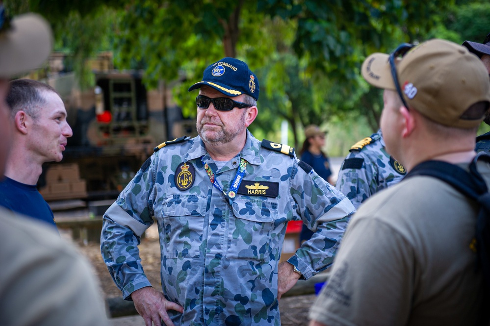 Frank Cable Sailors Support Operation Flood Assist
