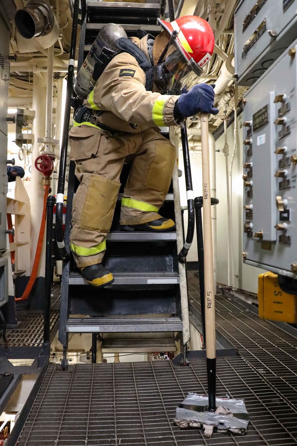 USS Ross holds main space fire drill