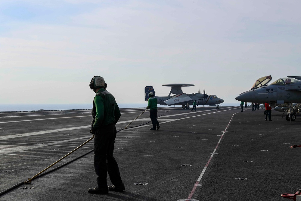 DVIDS - Images - Abraham Lincoln conducts flight operations [Image 9 of 27]