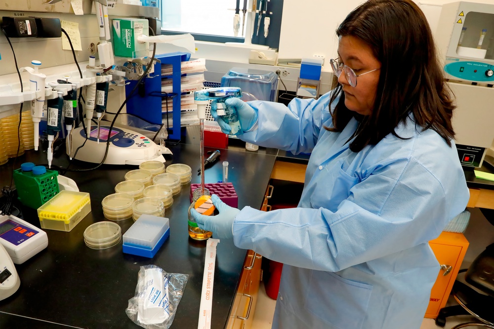 NMRC's Combat Wounds Infections Division laboratory