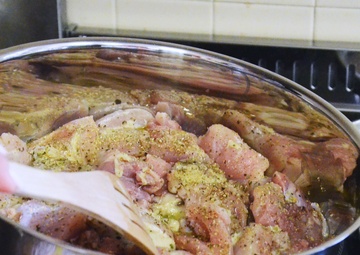 Guest chef prepares spring meal for garrison newcomers