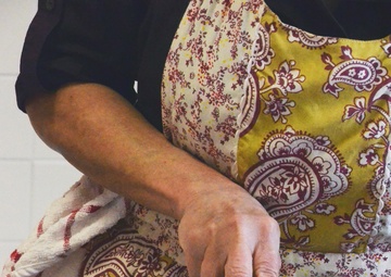 Guest chef prepares spring meal for garrison newcomers