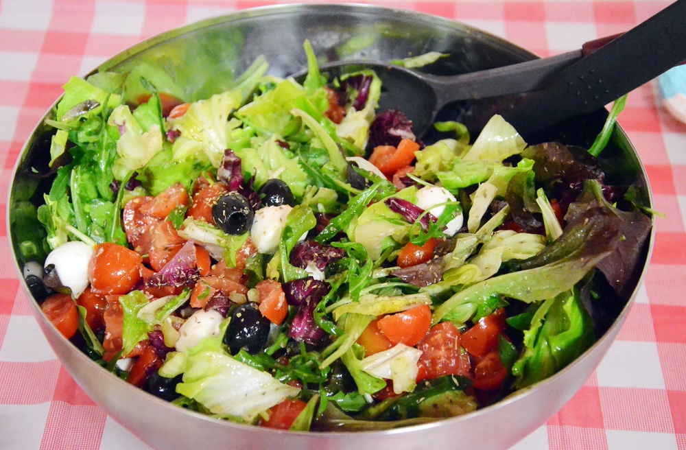 Guest chef prepares spring meal for garrison newcomers