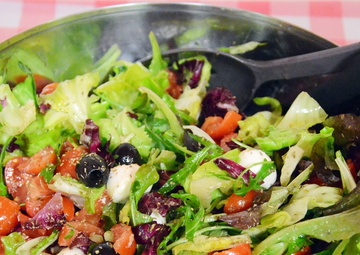 Guest chef prepares spring meal for garrison newcomers