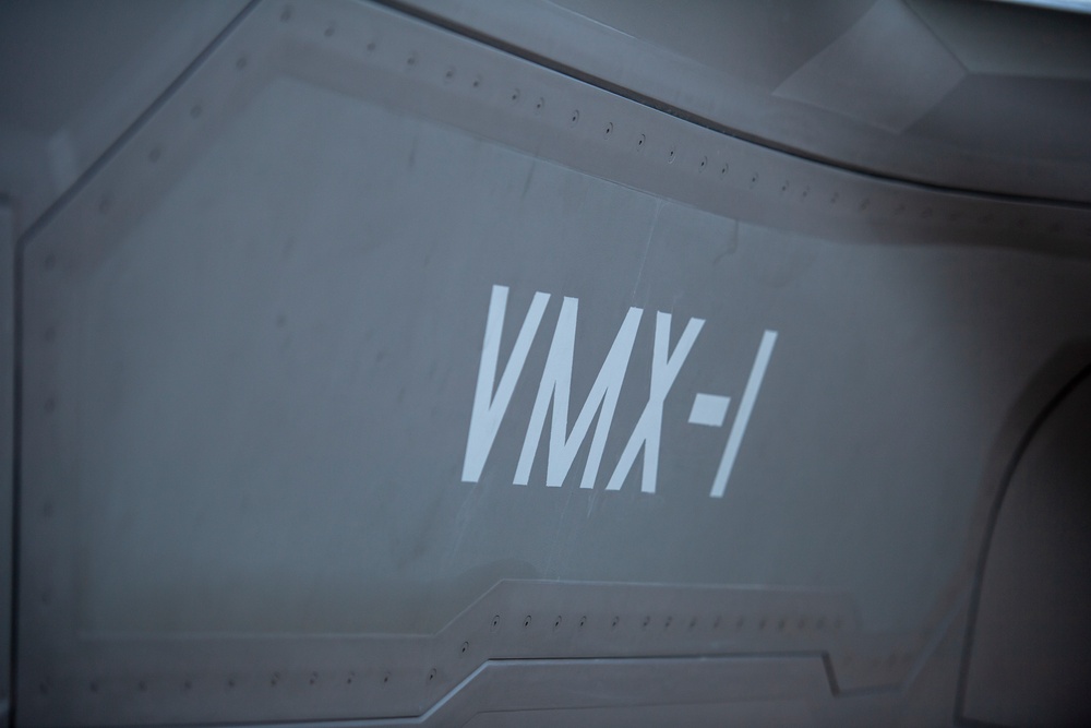 VMX-1 Trains with Skullbangers