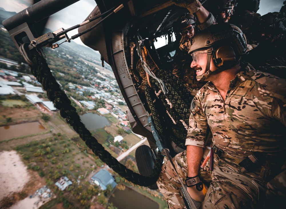 1st Special Forces train on F.R.I.E.S. with Thai Special Forces during HG 22